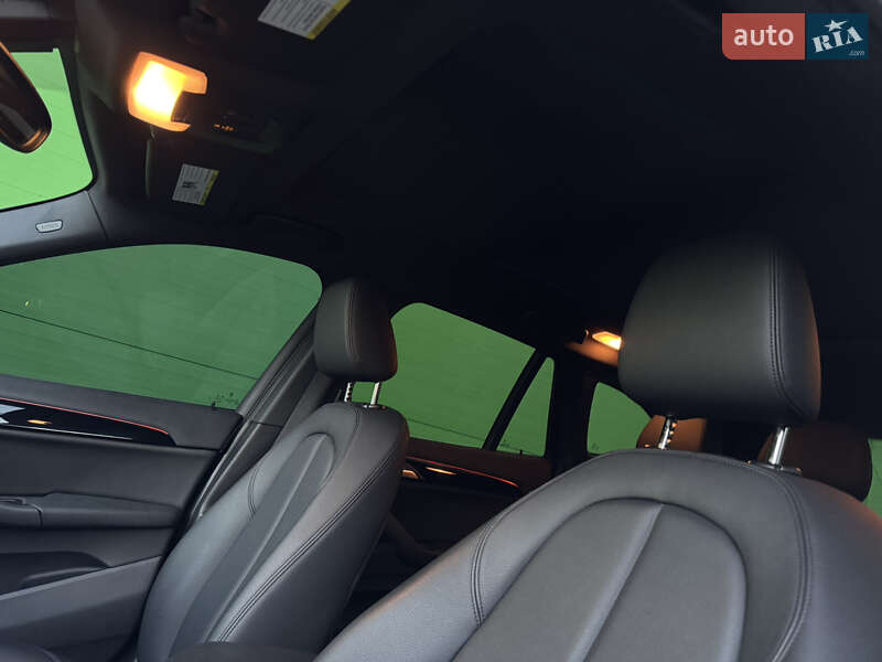 Внедорожник / Кроссовер BMW X1 2016 в Киеве