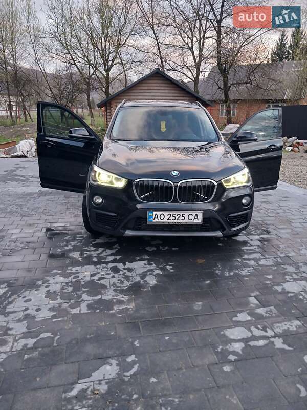 Позашляховик / Кросовер BMW X1 2016 в Тячеві