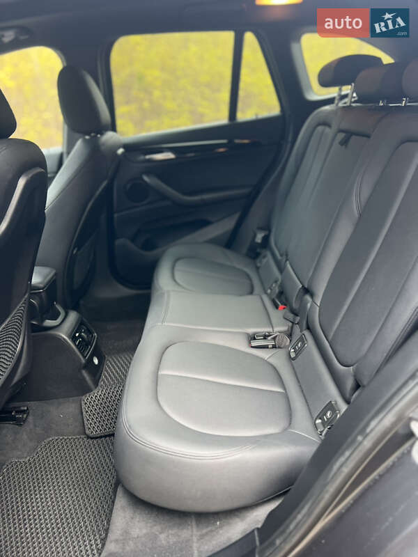 Внедорожник / Кроссовер BMW X1 2016 в Киеве