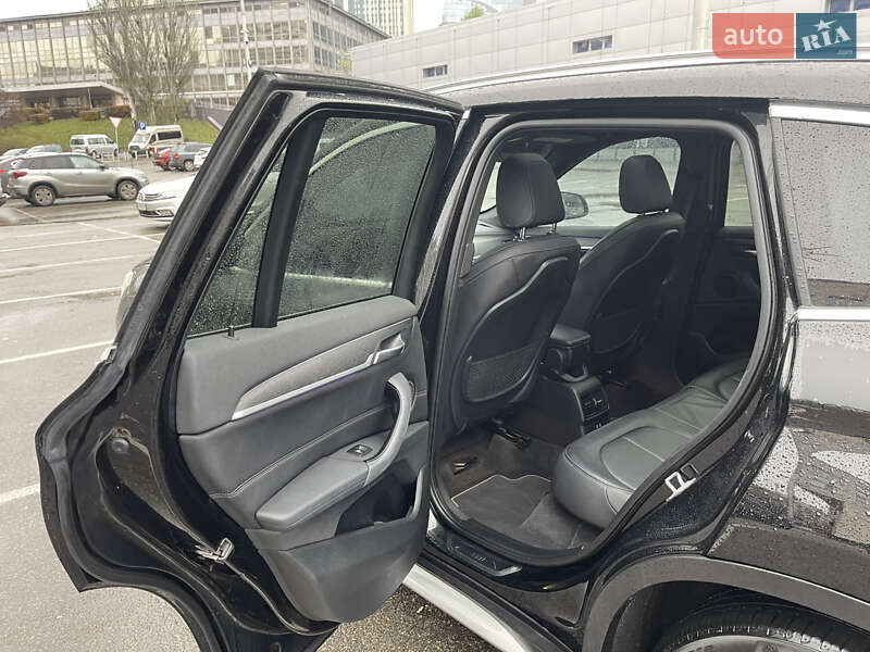 Внедорожник / Кроссовер BMW X1 2019 в Киеве