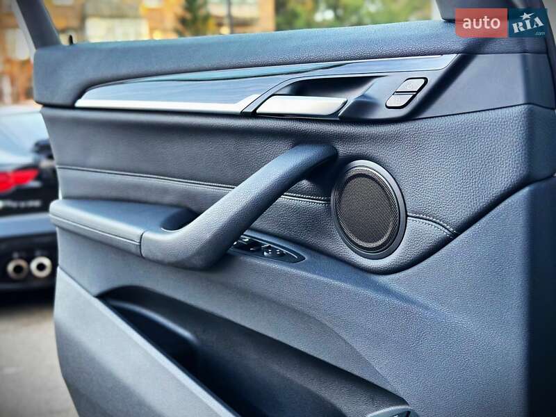 Внедорожник / Кроссовер BMW X1 2016 в Киеве