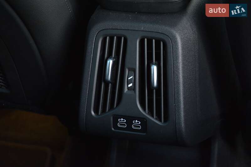 Внедорожник / Кроссовер BMW X1 2023 в Киеве