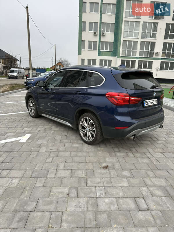 Внедорожник / Кроссовер BMW X1 2017 в Вараше