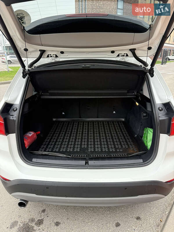 Внедорожник / Кроссовер BMW X1 2017 в Киеве