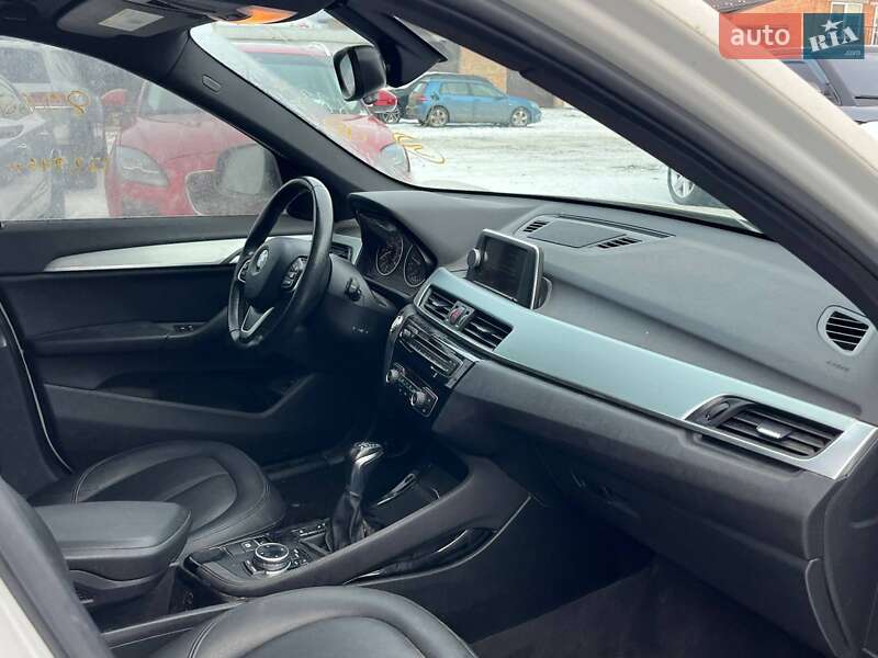 Внедорожник / Кроссовер BMW X1 2016 в Луцке