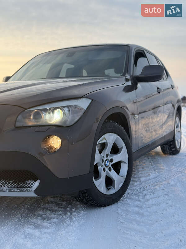 Внедорожник / Кроссовер BMW X1 2011 в Львове