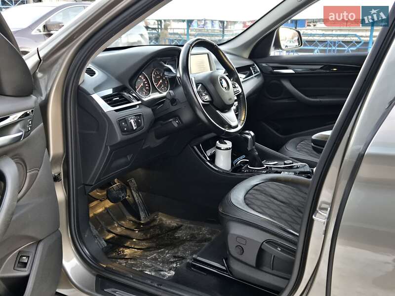 Внедорожник / Кроссовер BMW X1 2016 в Киеве