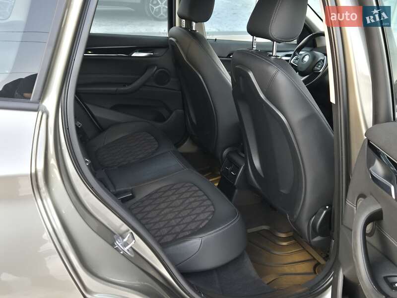 Внедорожник / Кроссовер BMW X1 2016 в Киеве