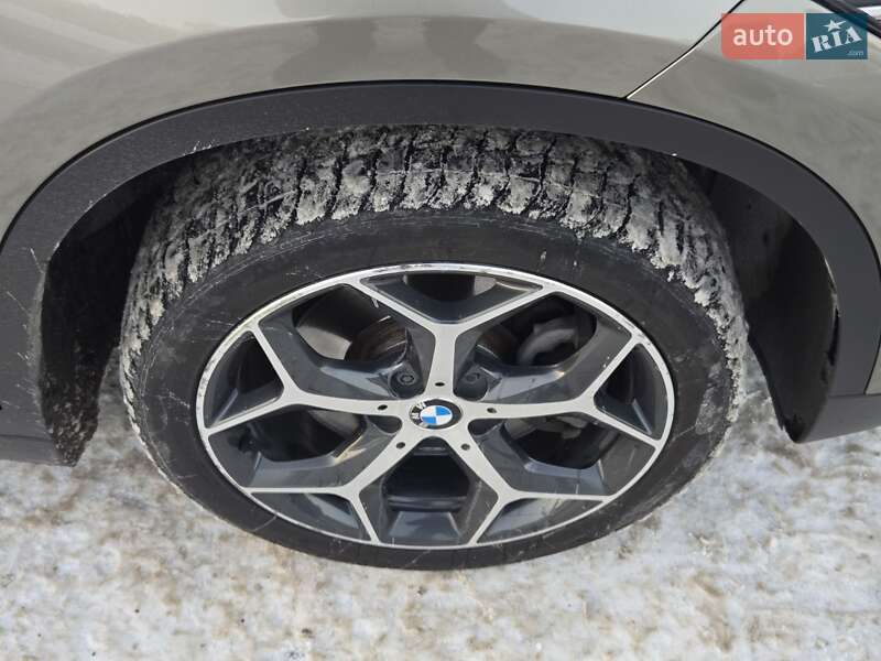 Внедорожник / Кроссовер BMW X1 2016 в Киеве