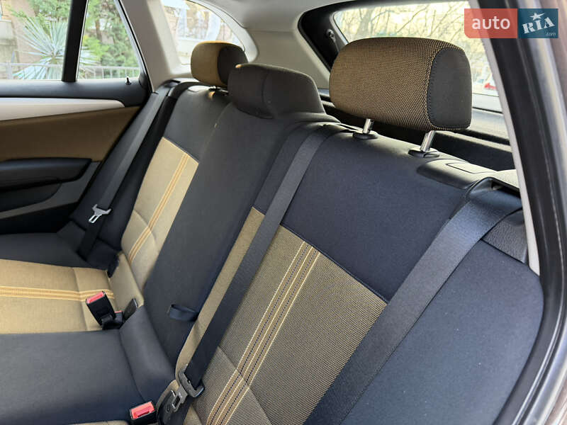 Внедорожник / Кроссовер BMW X1 2010 в Одессе