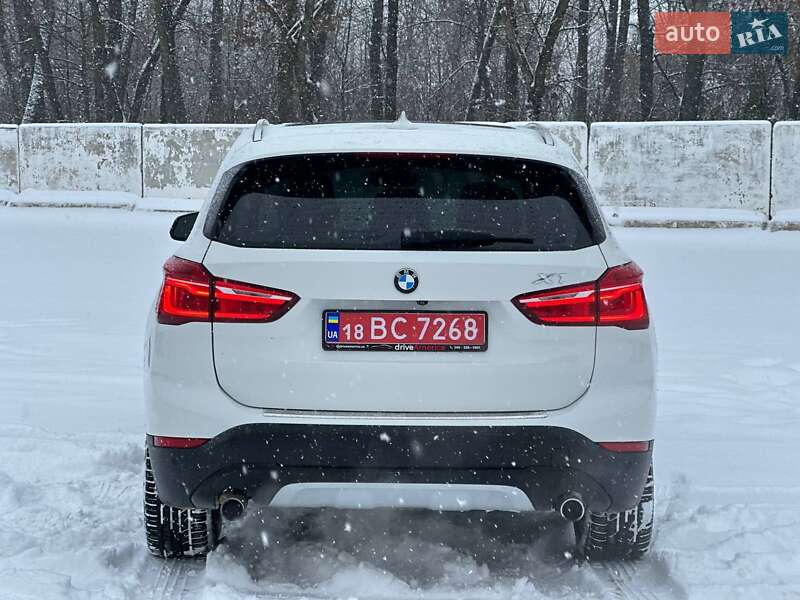 Внедорожник / Кроссовер BMW X1 2016 в Луцке