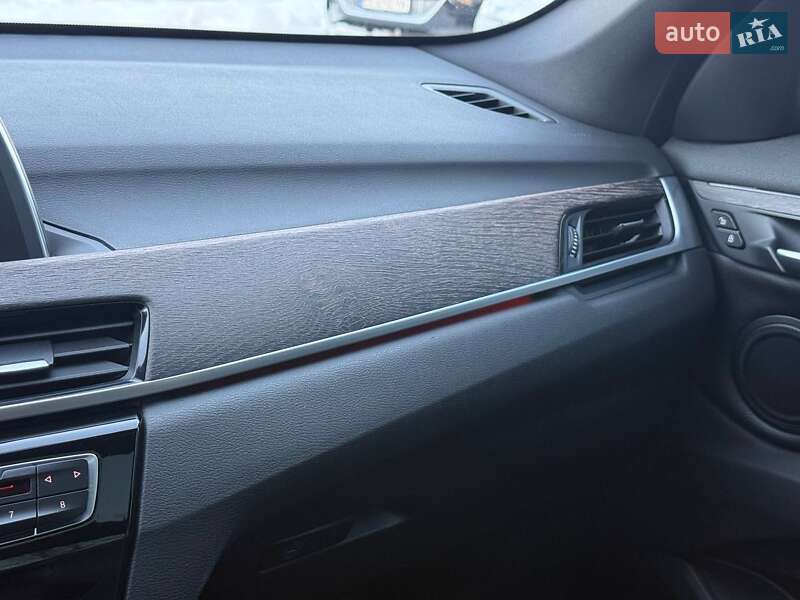 Внедорожник / Кроссовер BMW X1 2016 в Хмельницком