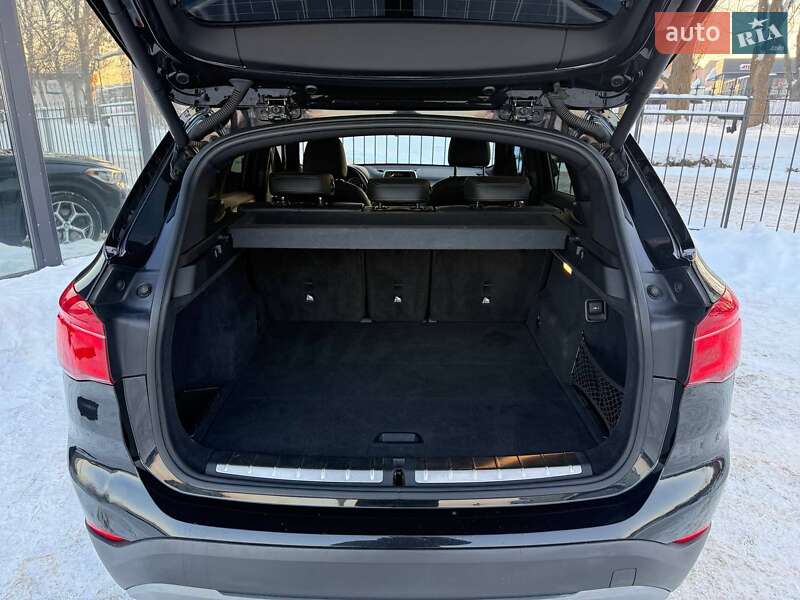 Внедорожник / Кроссовер BMW X1 2016 в Хмельницком