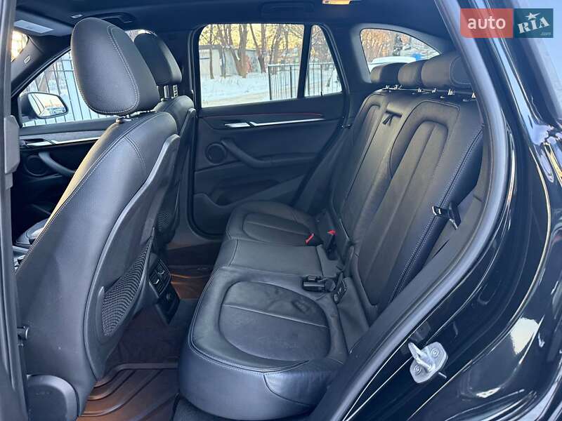 Внедорожник / Кроссовер BMW X1 2016 в Хмельницком