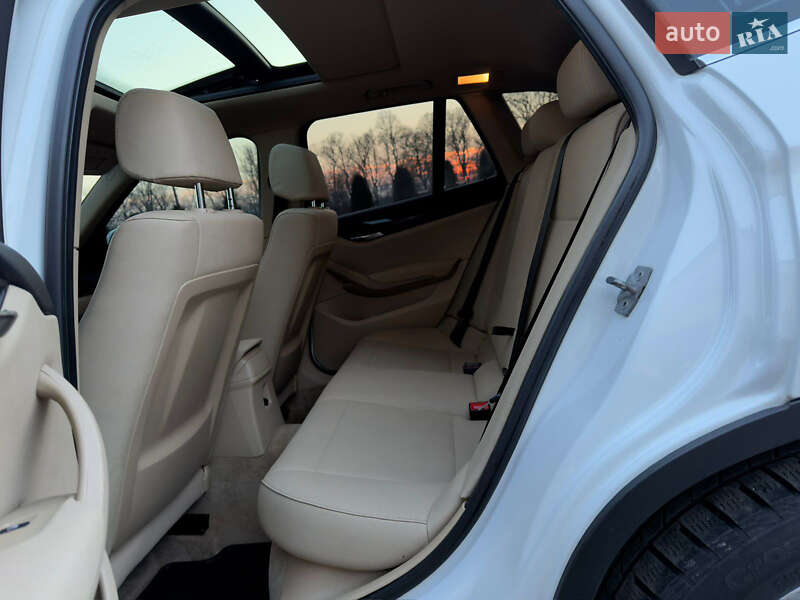 Внедорожник / Кроссовер BMW X1 2011 в Черновцах