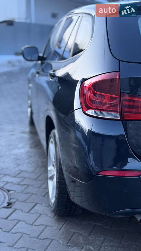 Внедорожник / Кроссовер BMW X1 2011 в Волочиске