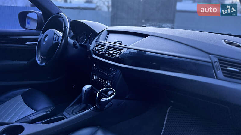 Внедорожник / Кроссовер BMW X1 2011 в Волочиске