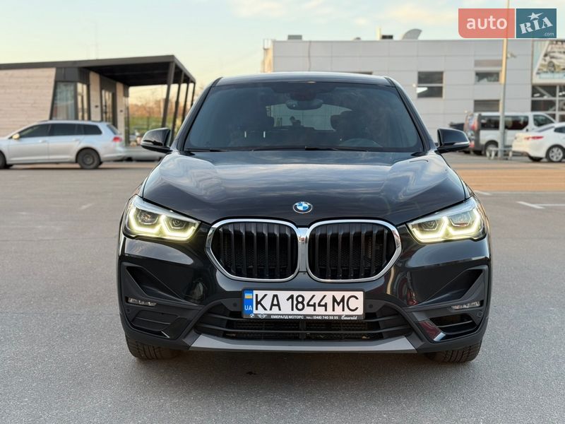 Внедорожник / Кроссовер BMW X1 2022 в Киеве