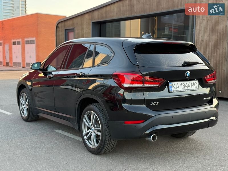 Внедорожник / Кроссовер BMW X1 2022 в Киеве