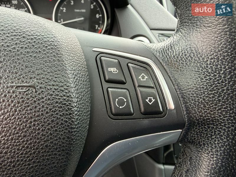 Позашляховик / Кросовер BMW X1 2012 в Києві