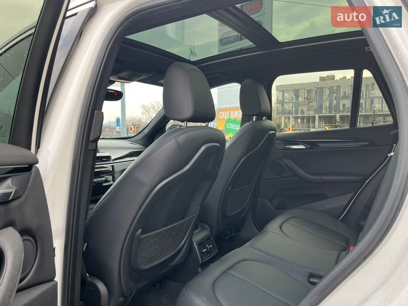 Внедорожник / Кроссовер BMW X1 2016 в Киеве