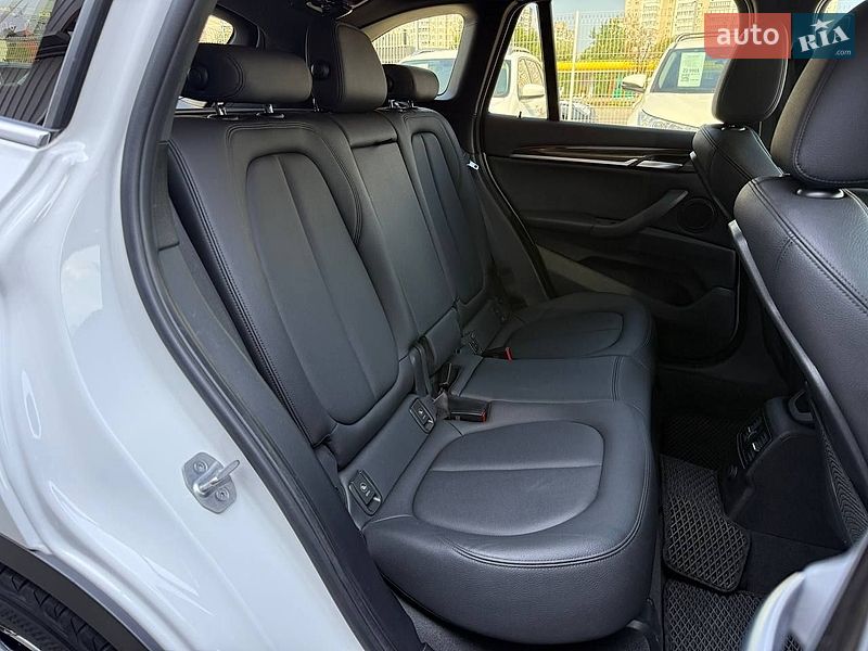 Внедорожник / Кроссовер BMW X1 2016 в Киеве