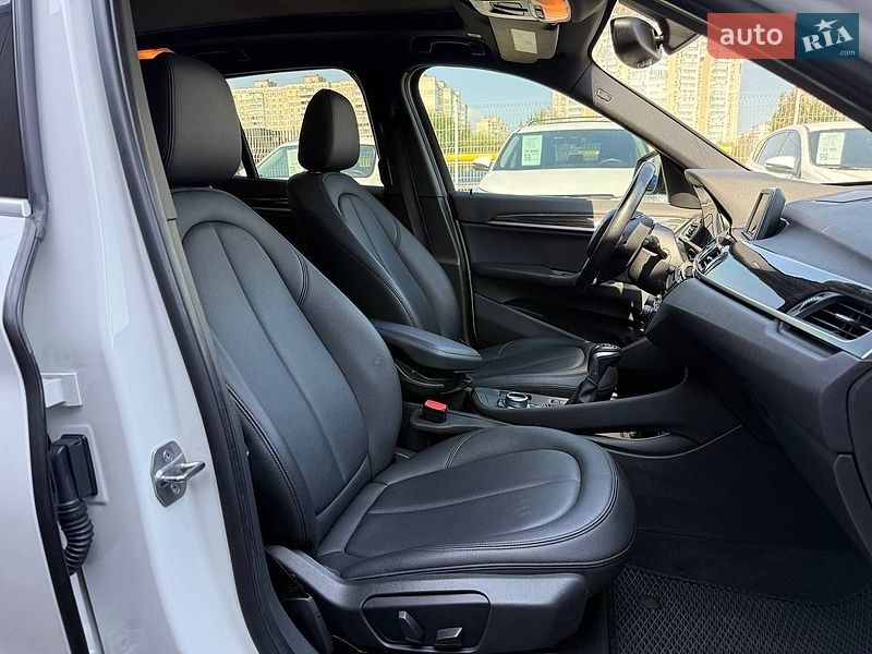 Внедорожник / Кроссовер BMW X1 2016 в Киеве