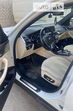 Внедорожник / Кроссовер BMW X3 2018 в 