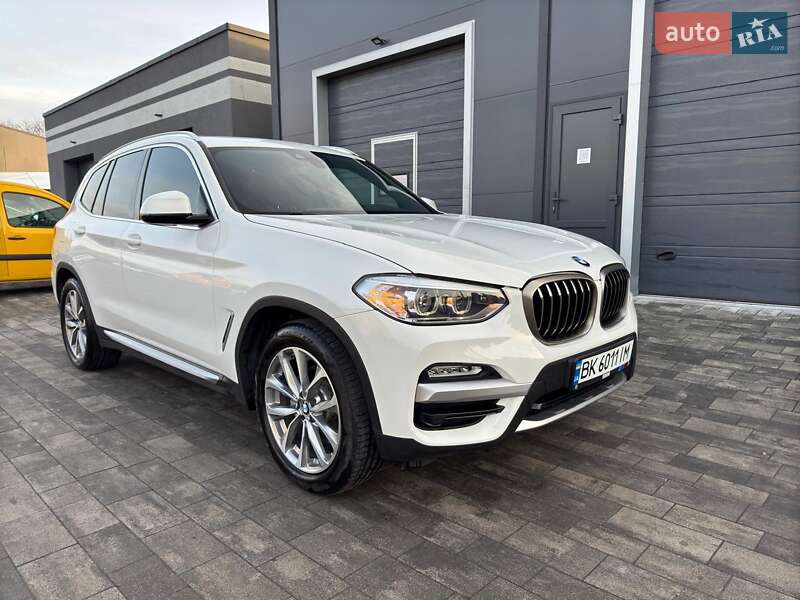 Внедорожник / Кроссовер BMW X3 2019 в 