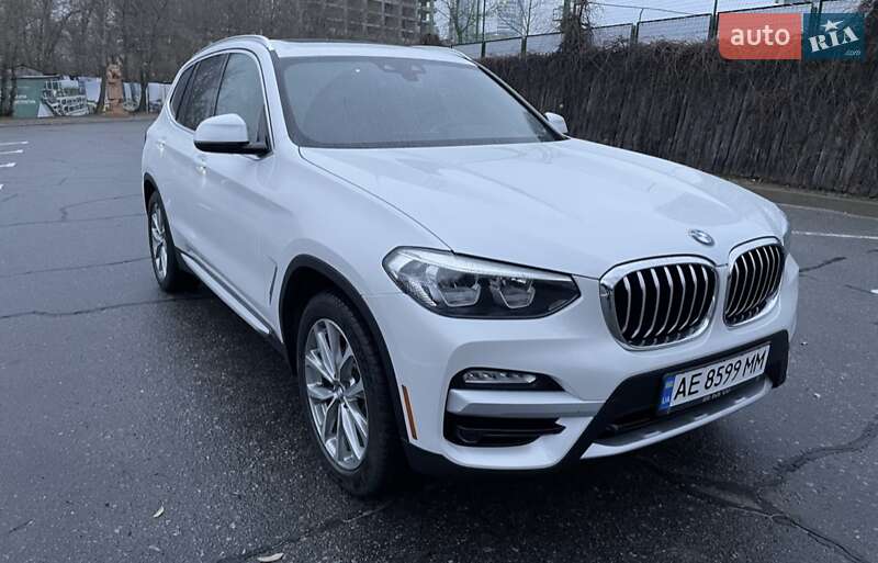 Позашляховик / Кросовер BMW X3 2018 в 