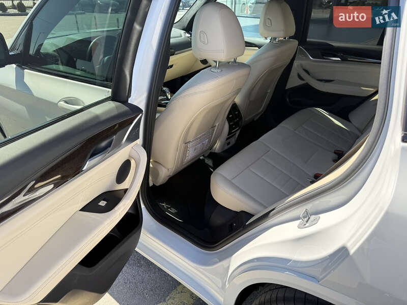 Внедорожник / Кроссовер BMW X3 2020 в Киеве