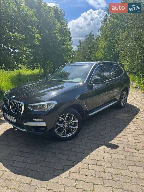 Внедорожник / Кроссовер BMW X3 2018 в 