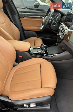 Внедорожник / Кроссовер BMW X3 2021 в 
