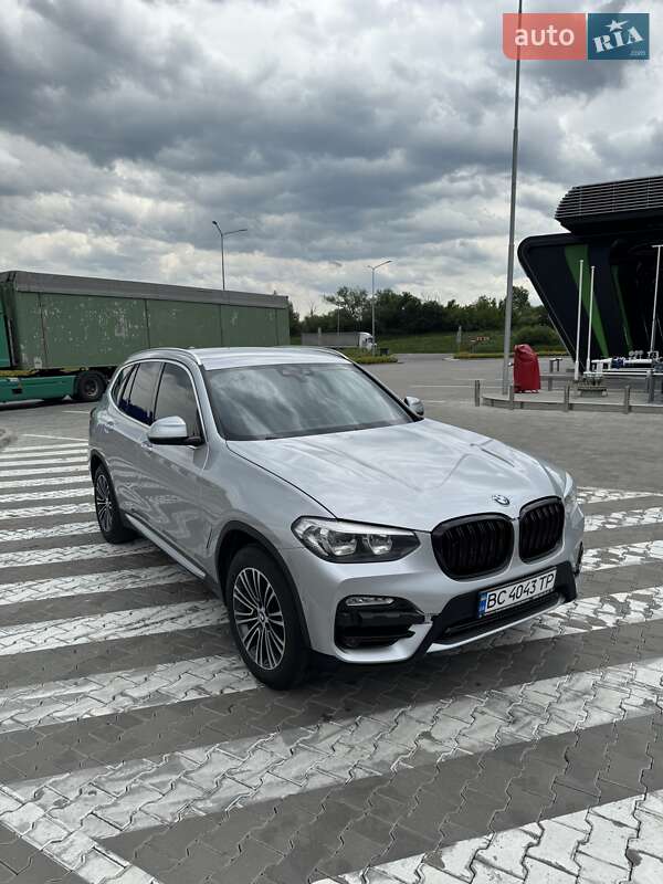 Внедорожник / Кроссовер BMW X3 2018 в 