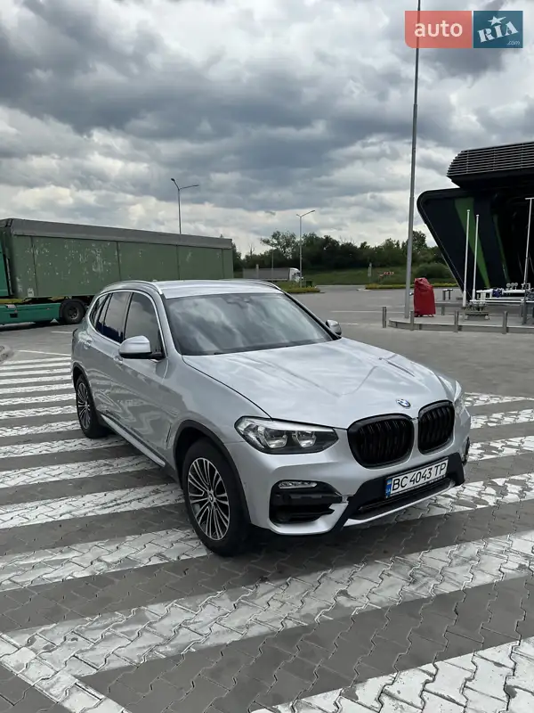 Внедорожник / Кроссовер BMW X3 2018 в 