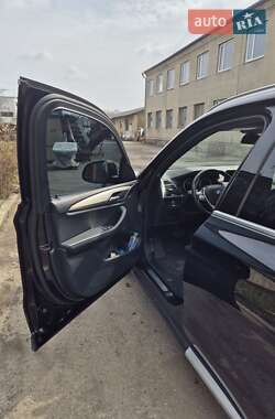 Внедорожник / Кроссовер BMW X3 2021 в 
