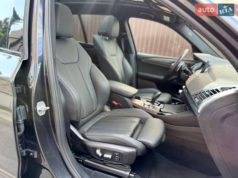 Внедорожник / Кроссовер BMW X3 2019 в Ровно