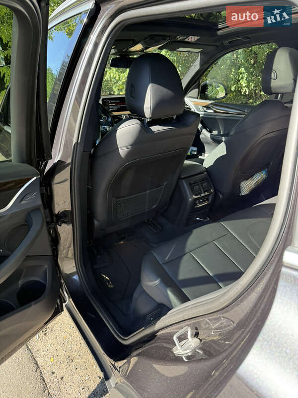 Внедорожник / Кроссовер BMW X3 2019 в Киеве