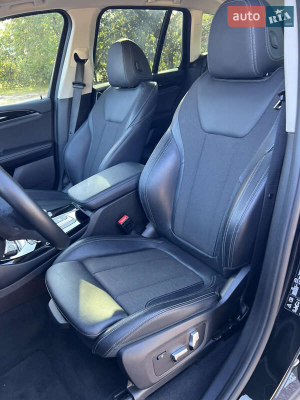 Внедорожник / Кроссовер BMW X3 2020 в Киеве