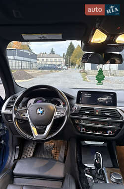 Внедорожник / Кроссовер BMW X3 2018 в 