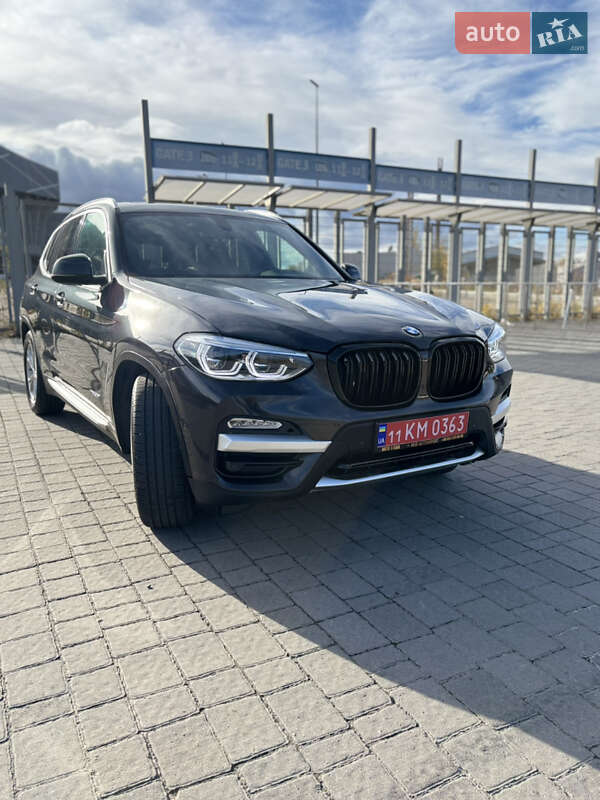 Внедорожник / Кроссовер BMW X3 2018 в 
