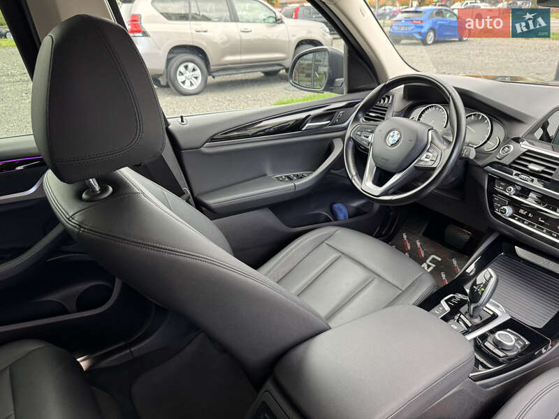 Внедорожник / Кроссовер BMW X3 2018 в Ужгороде