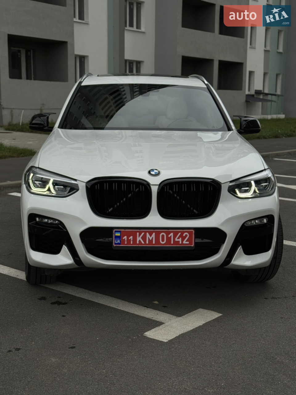 Продам BMW X3 2020 року , авто в дуже гарній комплектації, до оснащена максимальною оптикою ,м пакетом який привертає увагу , дуже гарний автомобіль.
Комплектація.
Повний привід, панорамний дах з люком який відкривається, підігрів сидінь , чорна стеля , памʼять сидінь, максимальна оптика , дуже гарний світлий салон, відкривання багажника ногою,задні шторки ,без ключовий доступ.
