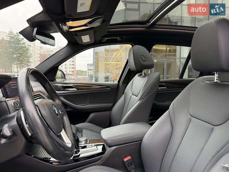 Внедорожник / Кроссовер BMW X3 2019 в Новояворовске