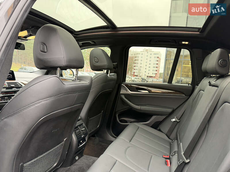 Внедорожник / Кроссовер BMW X3 2019 в Новояворовске