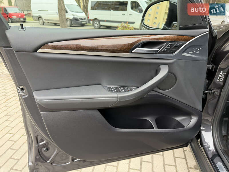 Внедорожник / Кроссовер BMW X3 2019 в Новояворовске