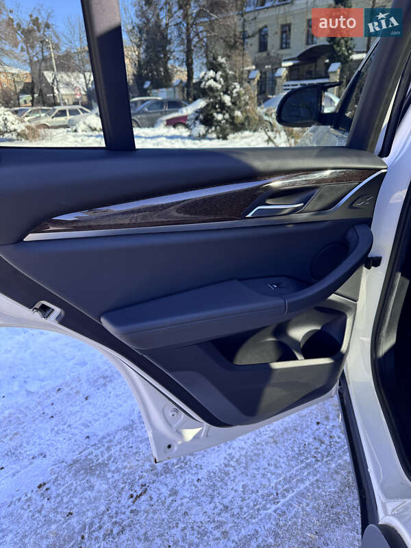 Внедорожник / Кроссовер BMW X3 2018 в Киеве