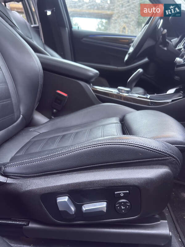 Внедорожник / Кроссовер BMW X3 2018 в Каменском