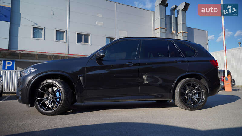 Внедорожник / Кроссовер BMW X5 M 2018 в Вишневом