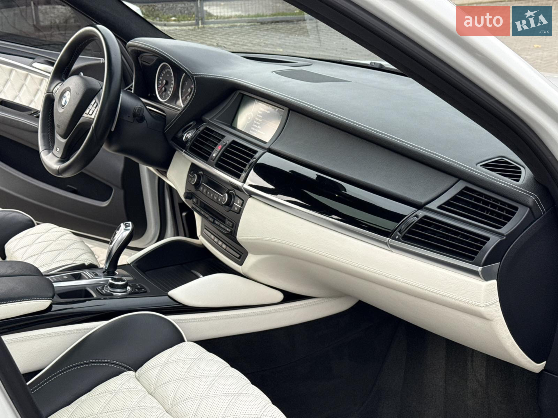 2010 BMW X5 M - мініатюра 21